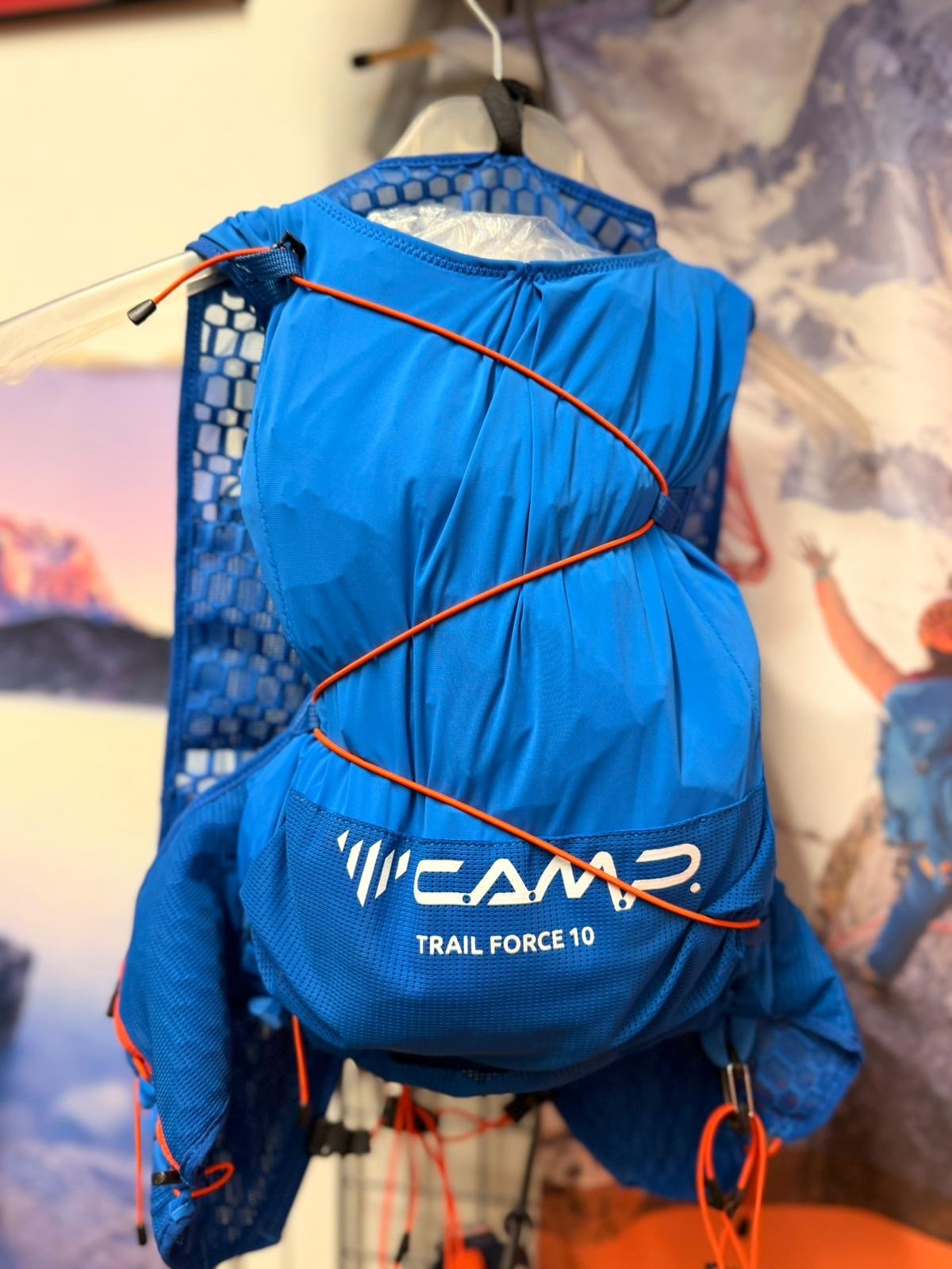 Gilet d'hydratation Camp Trail Force 10 bleu, vue de dos